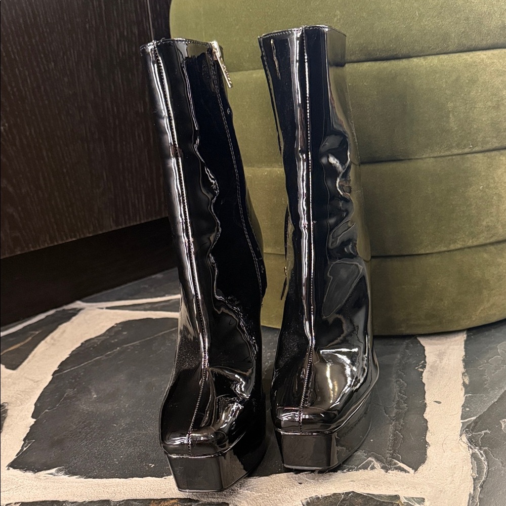 NEW Guess Black faux Patent Leather Ankle Boots sz 7.5 - Picture 3 of 8